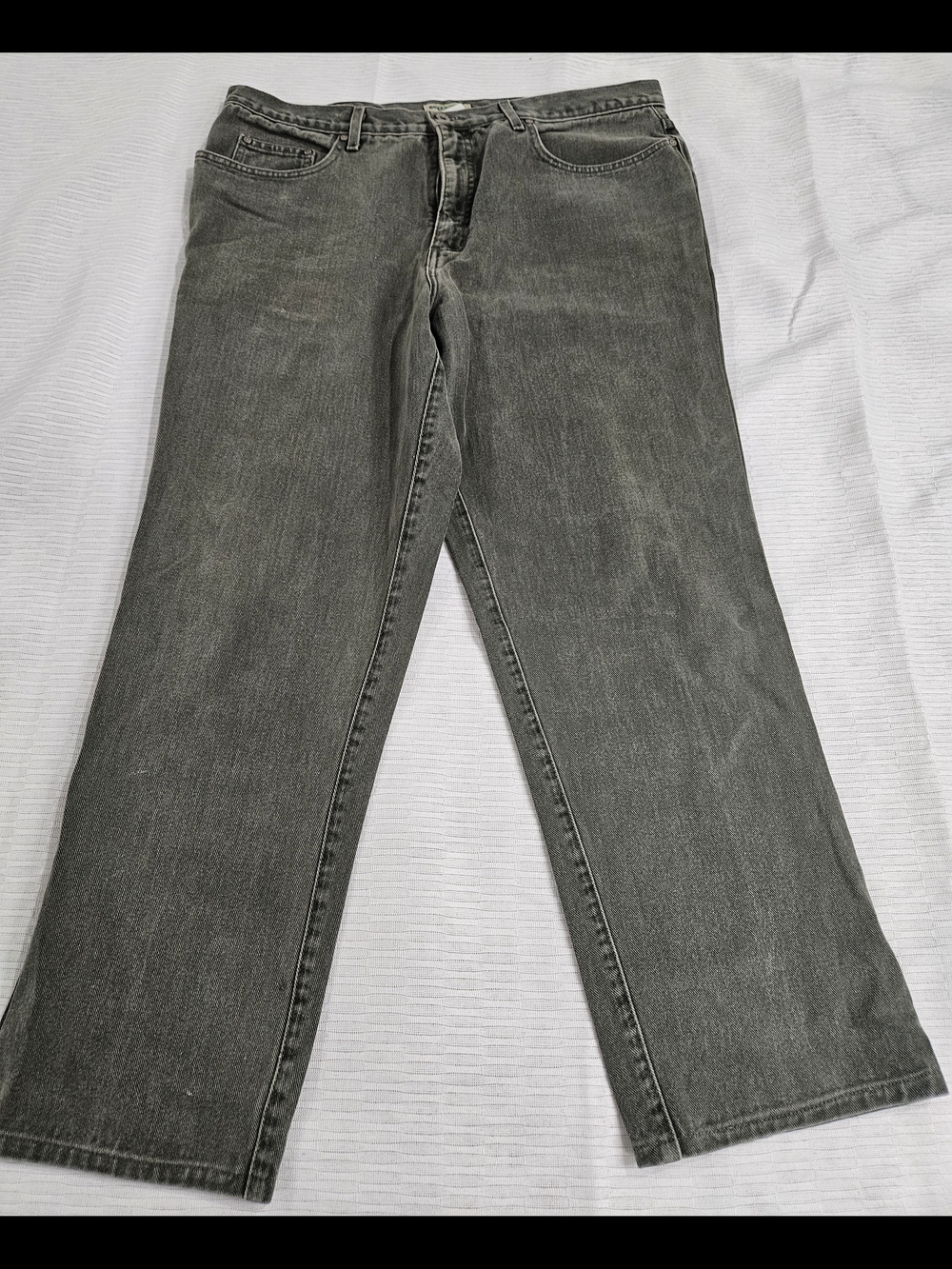 Guess Men's Relaxed Straight Jeans in Gray